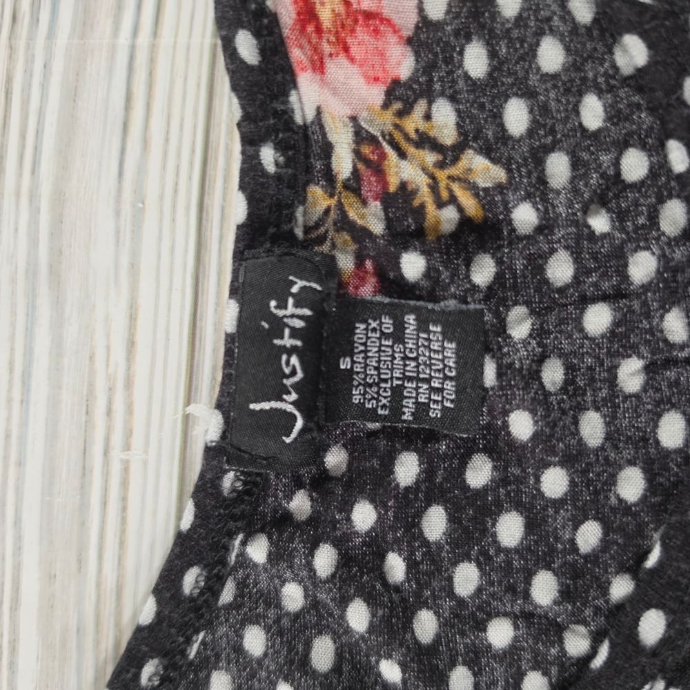Justify Womens Floral Polka Dot Short Sleeve Scoop Neck Top Black Size S - Picture 2 of 6